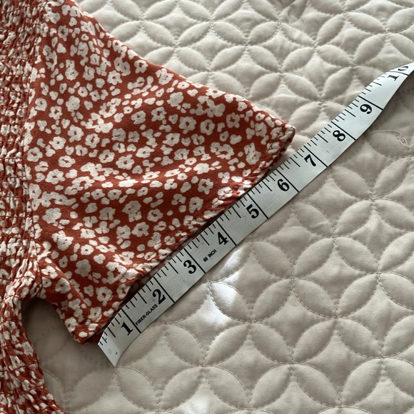 Urban romantics floral orange/cream colors blouse Size M but feels like S size - Picture 8 of 10